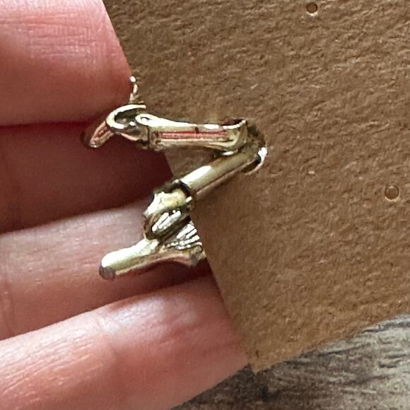 BOGO FREE Sara cov tree leaf clip on 70’s earrings - Picture 3 of 6